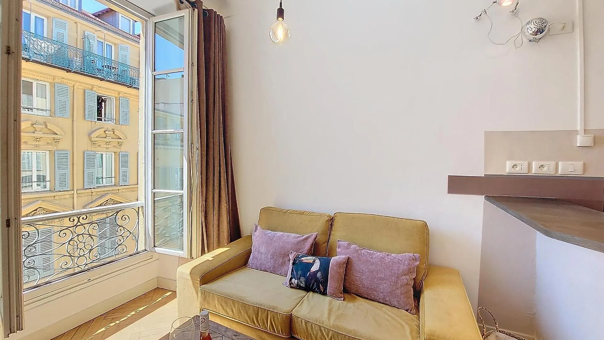 Apartment Nestor&Jeeves - City Trip - Central - Balcony Nice